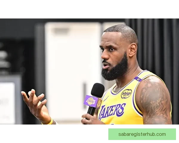 詹姆斯谈与布朗尼单挑时篮板碎裂：更专注高尔夫与国际象棋未来发展